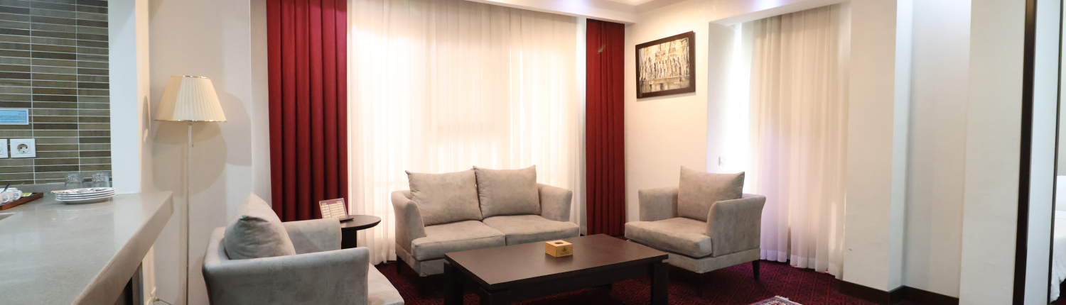 ROYAL LIVING ROOMMM