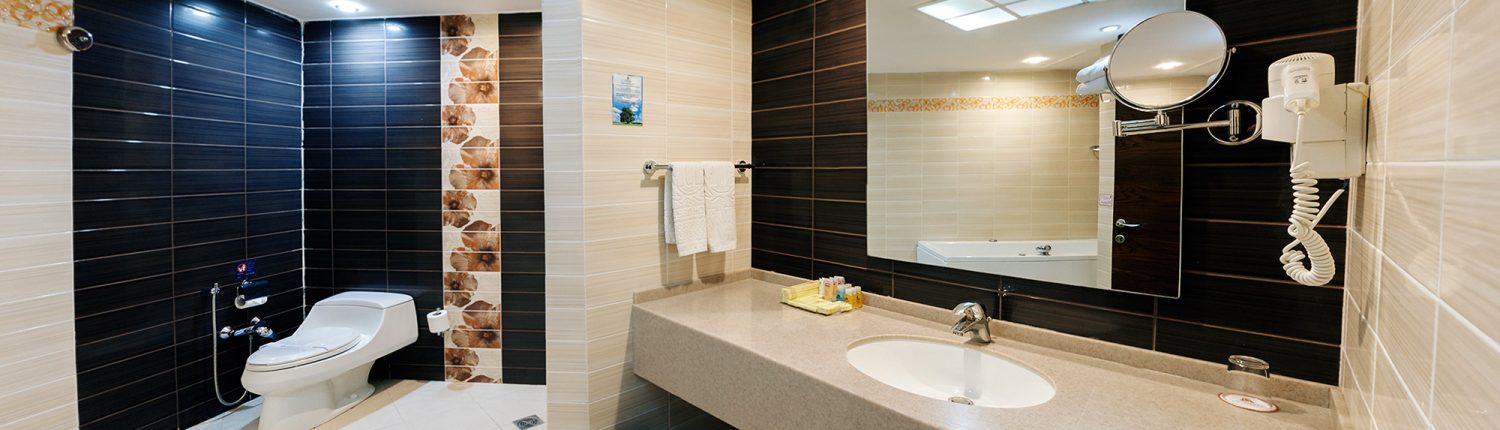 ROYAL SUITE BATHROOM